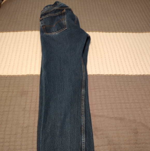 32x34 Levi jeans - Picture 3 of 4